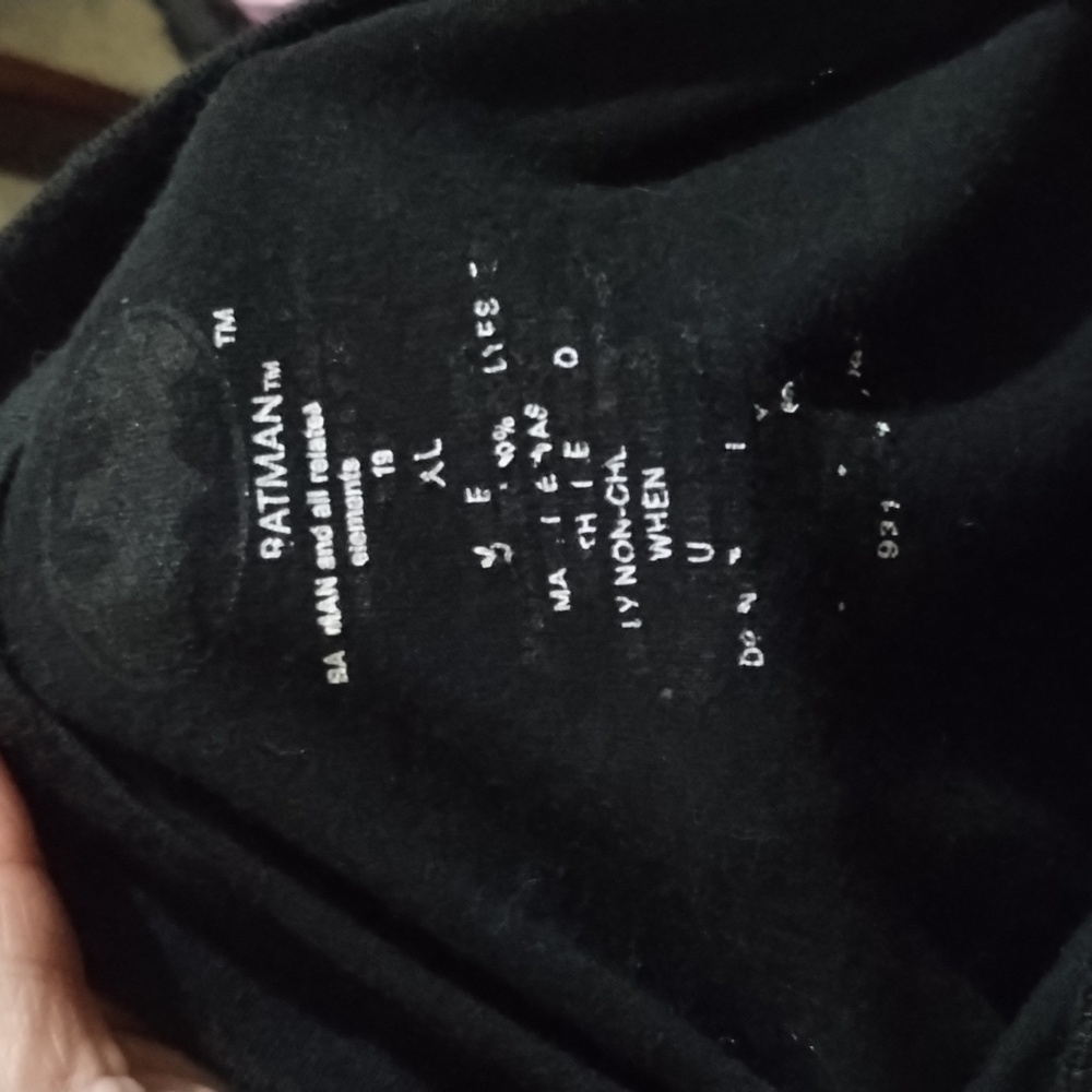 DC Comics The Dark Knight Batman  Long Sleeve Shirt  (Fading on Size Tag) - Picture 16 of 16